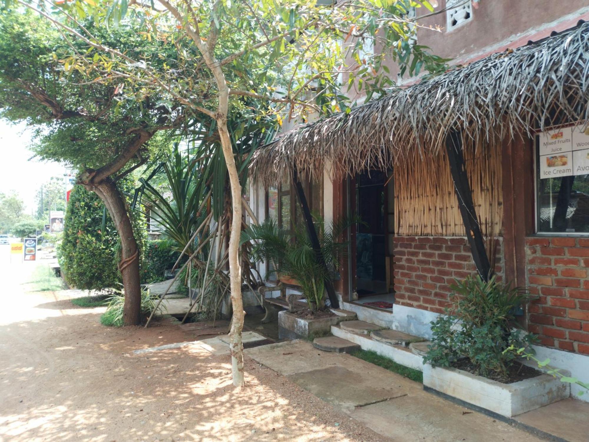 Lucky Holiday Home 아누라다푸라 외부 사진